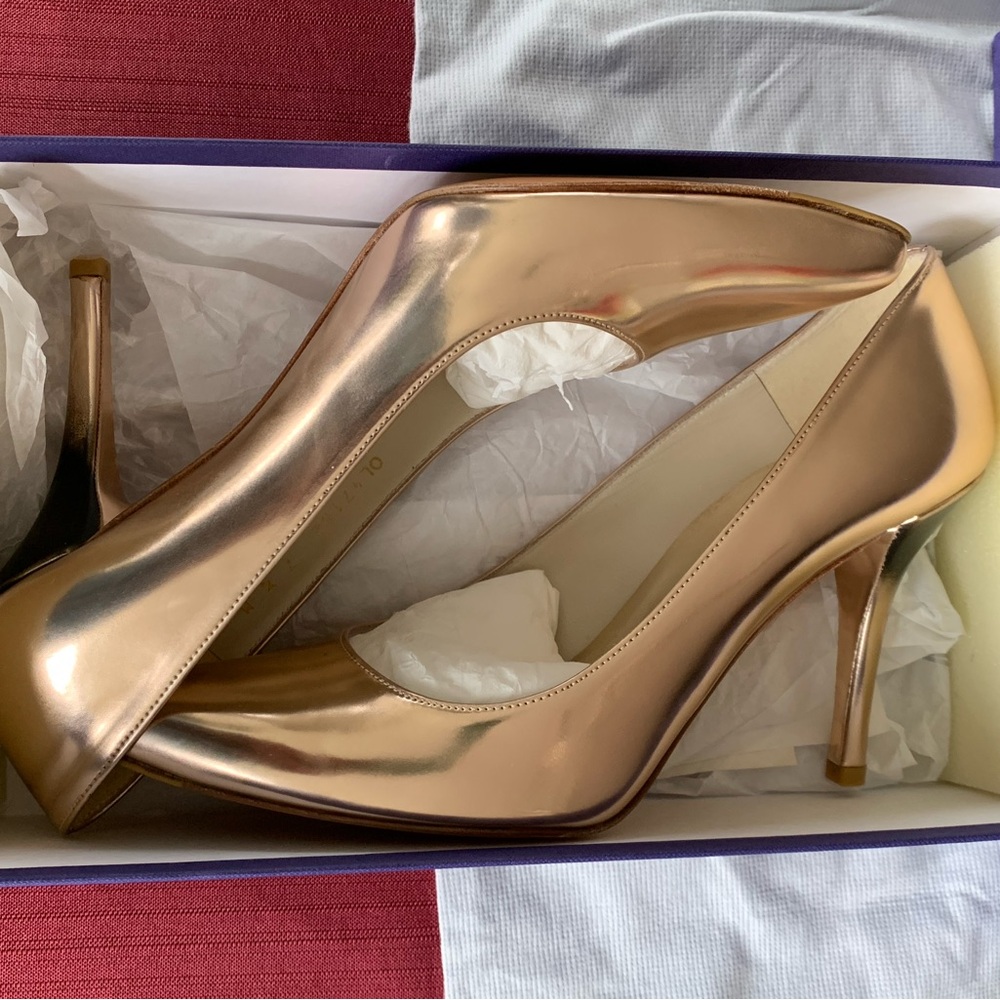 Stuart Weitzman Women's Rose Gold Leather Pumps - Picture 11 of 16